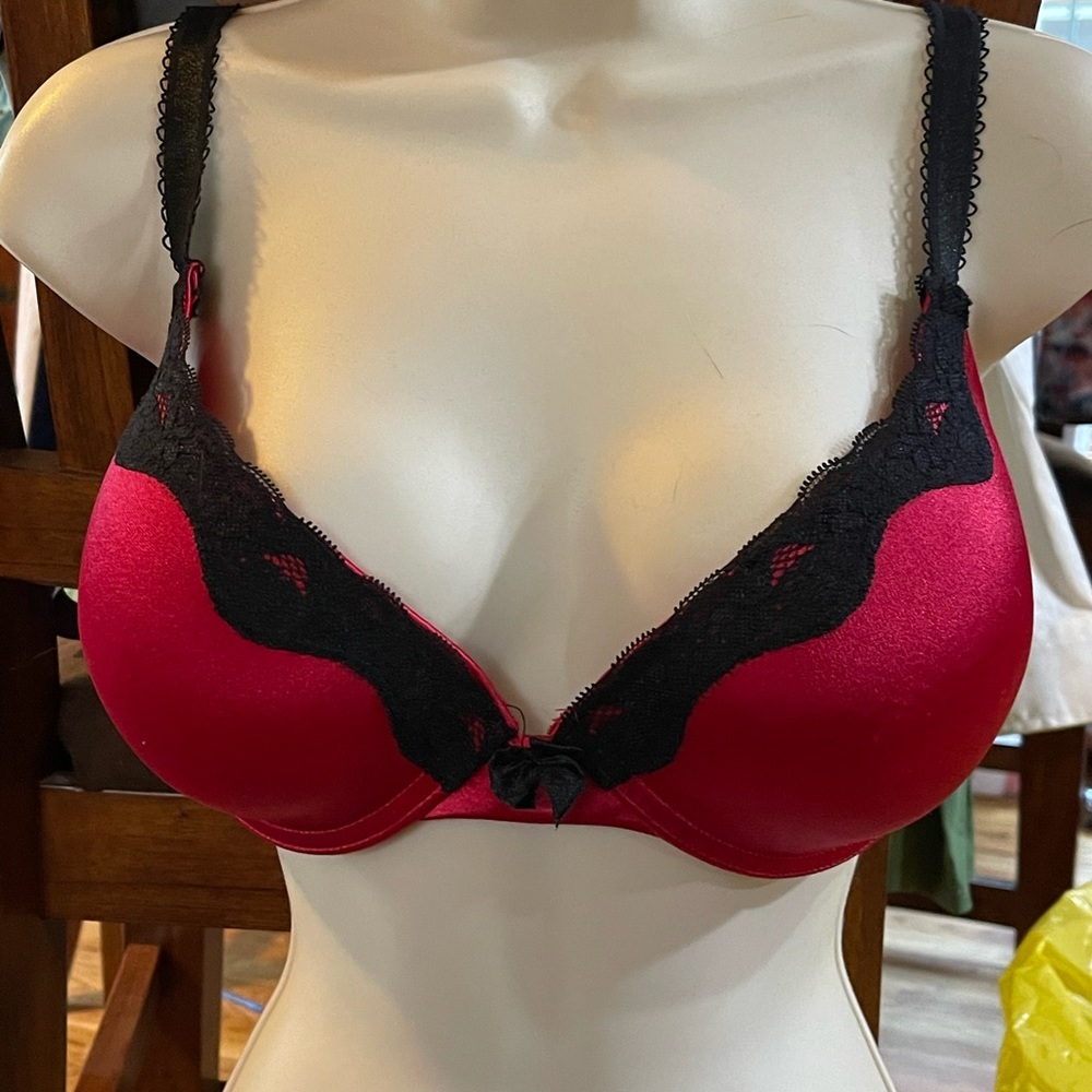 Ambrielle 38C sexy red and black underwire, never worn but no tags